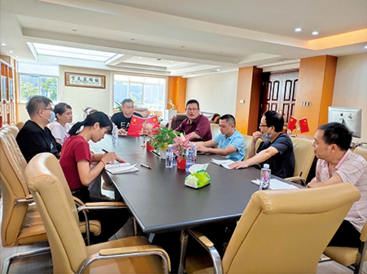 綠(lü)水青(qing)山就(jiu)像金(jin)山銀(yin)山